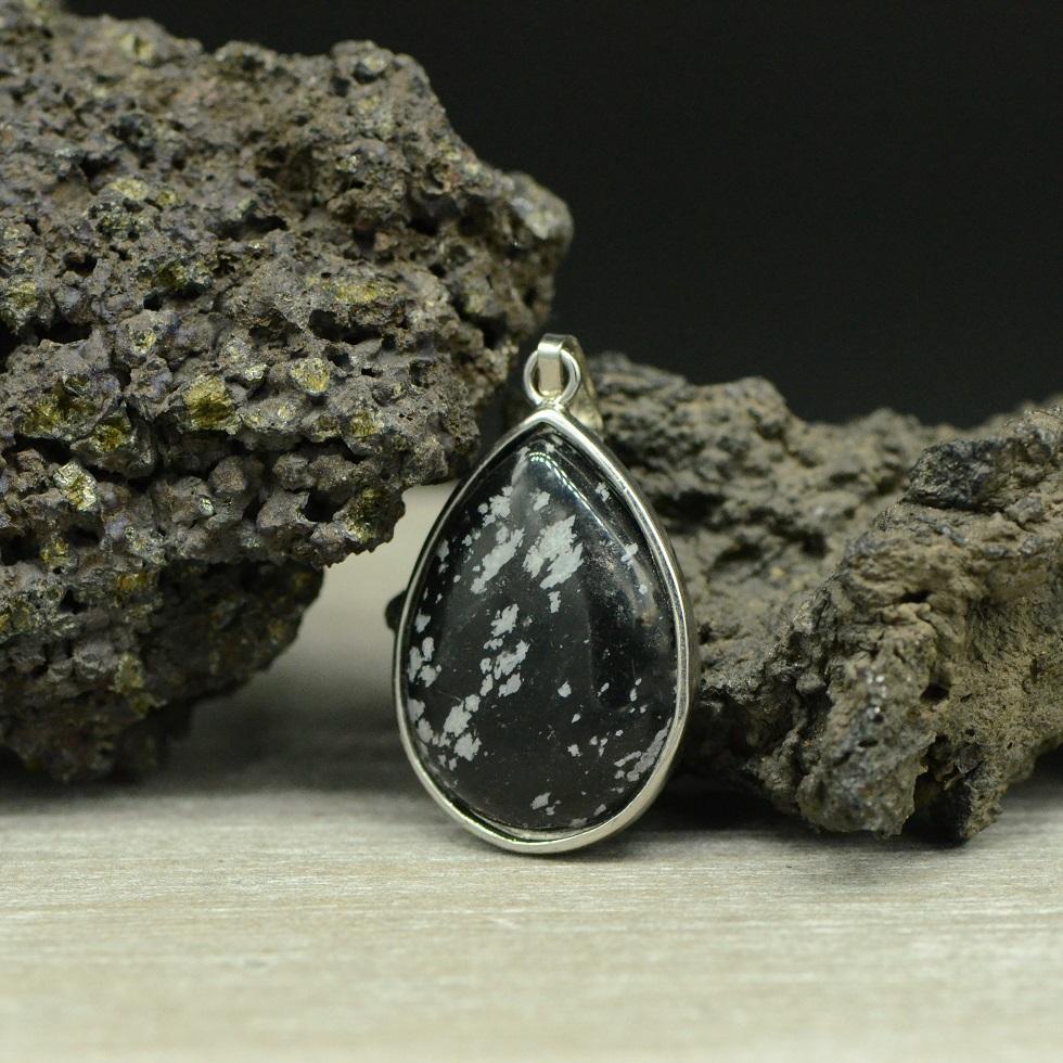 Pendentif "Spontanéité" en Obsidienne Neige Goutte - lespierresdubienetre