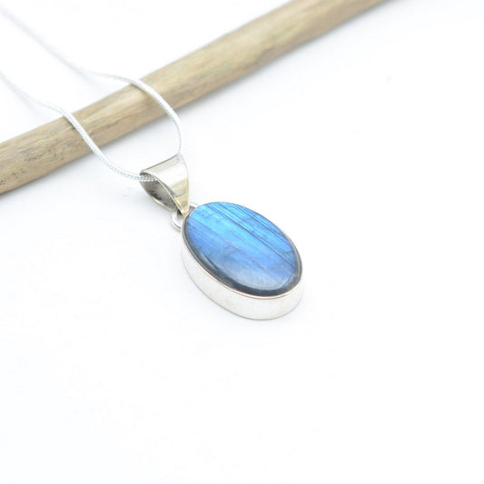 Pendentif "Protection" en Labradorite Ref : Lab4