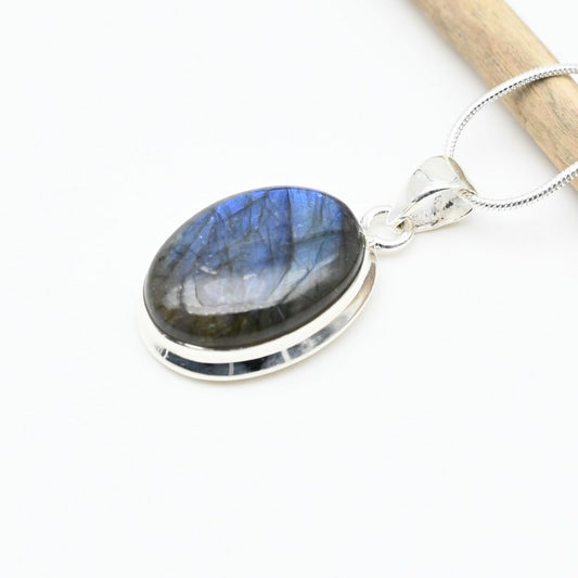 Pendentif "Protection" en Labradorite Ref : Lab2