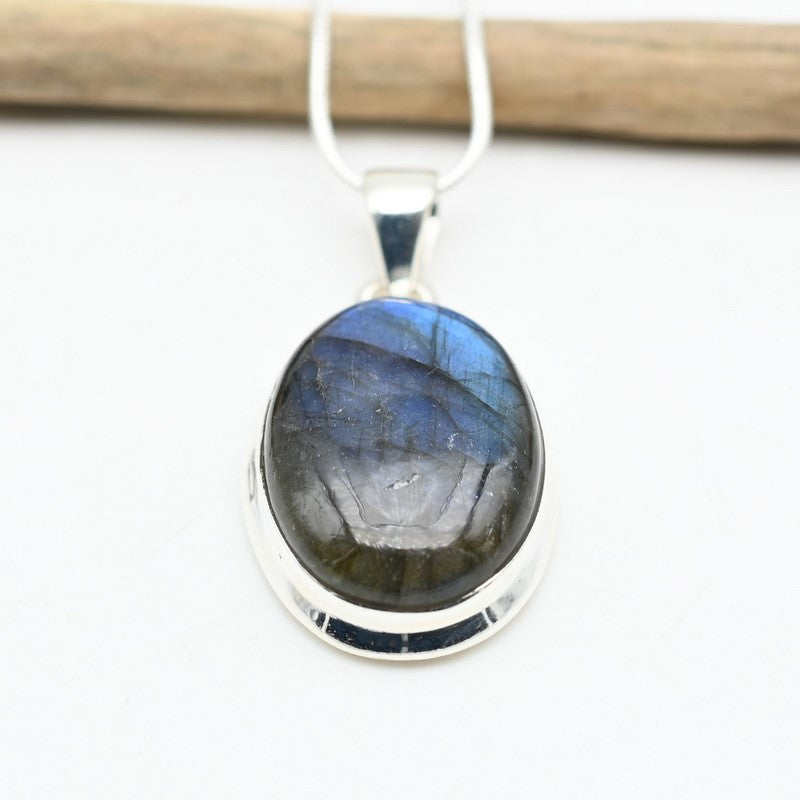 Pendentif "Protection" en Labradorite Ref : Lab2