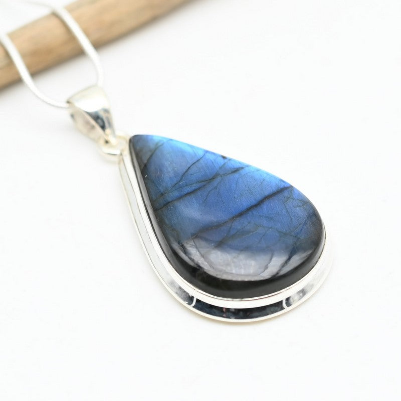 Pendentif "Protection" en Labradorite Ref : Lab5