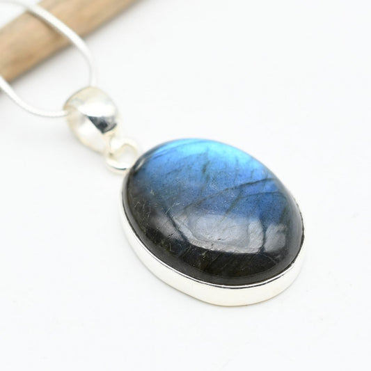 Pendentif "Protection" en Labradorite Ref : Lab6