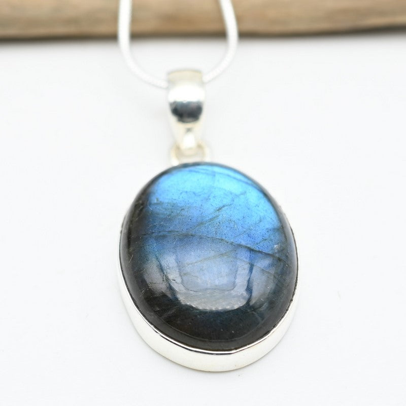 Pendentif "Protection" en Labradorite Ref : Lab6