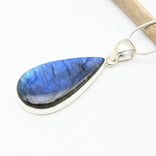 Pendentif "Protection" en Labradorite Ref : Lab7