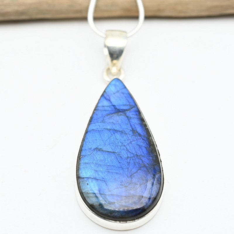 Pendentif "Protection" en Labradorite Ref : Lab7