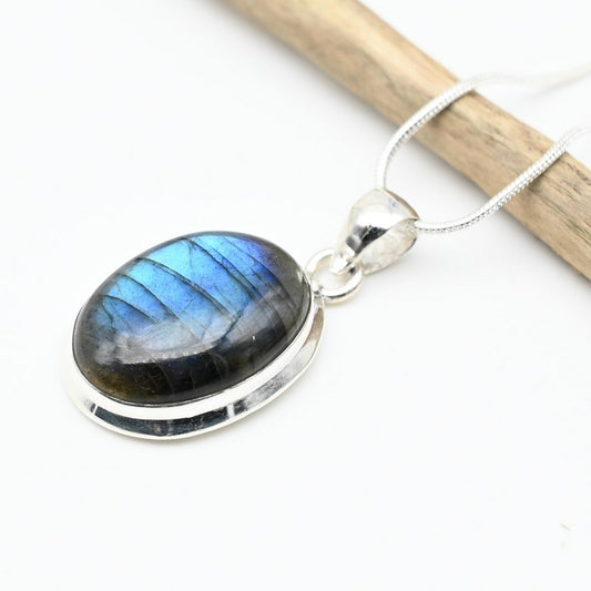 Pendentif "Protection" en Labradorite Ref : Lab9