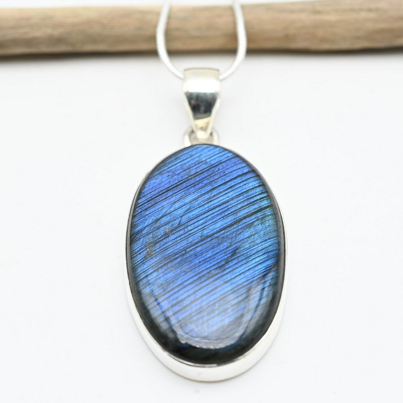 Pendentif "Protection" en Labradorite Ref : Lab10