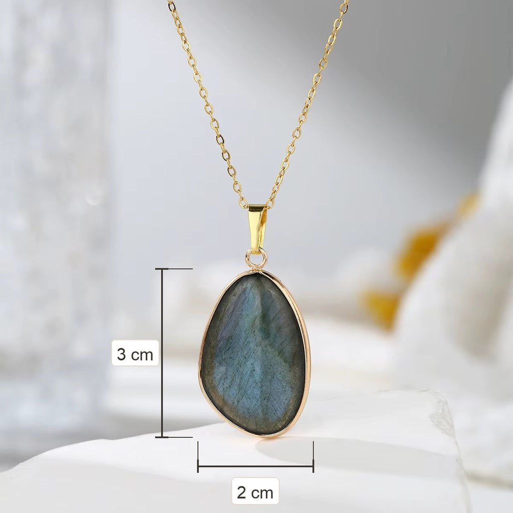 Dimensions du cabochon, 3 cm sur 2 cm - lespierresdubienetre