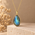 Pendentif labradorite et fleurs séchées - lespierresdubienetre