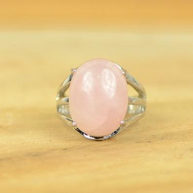 Bague "Amour" Cabochon ovale en Quartz Rose - lespierresdubienetre