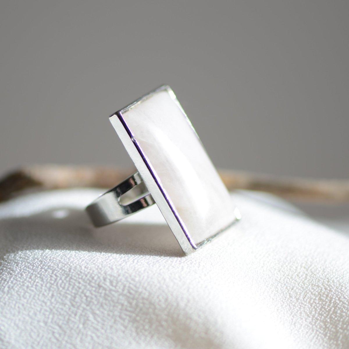 Bague "Amplificateur" Rectangle en Quartz Blanc (réglable) - lespierresdubienetre