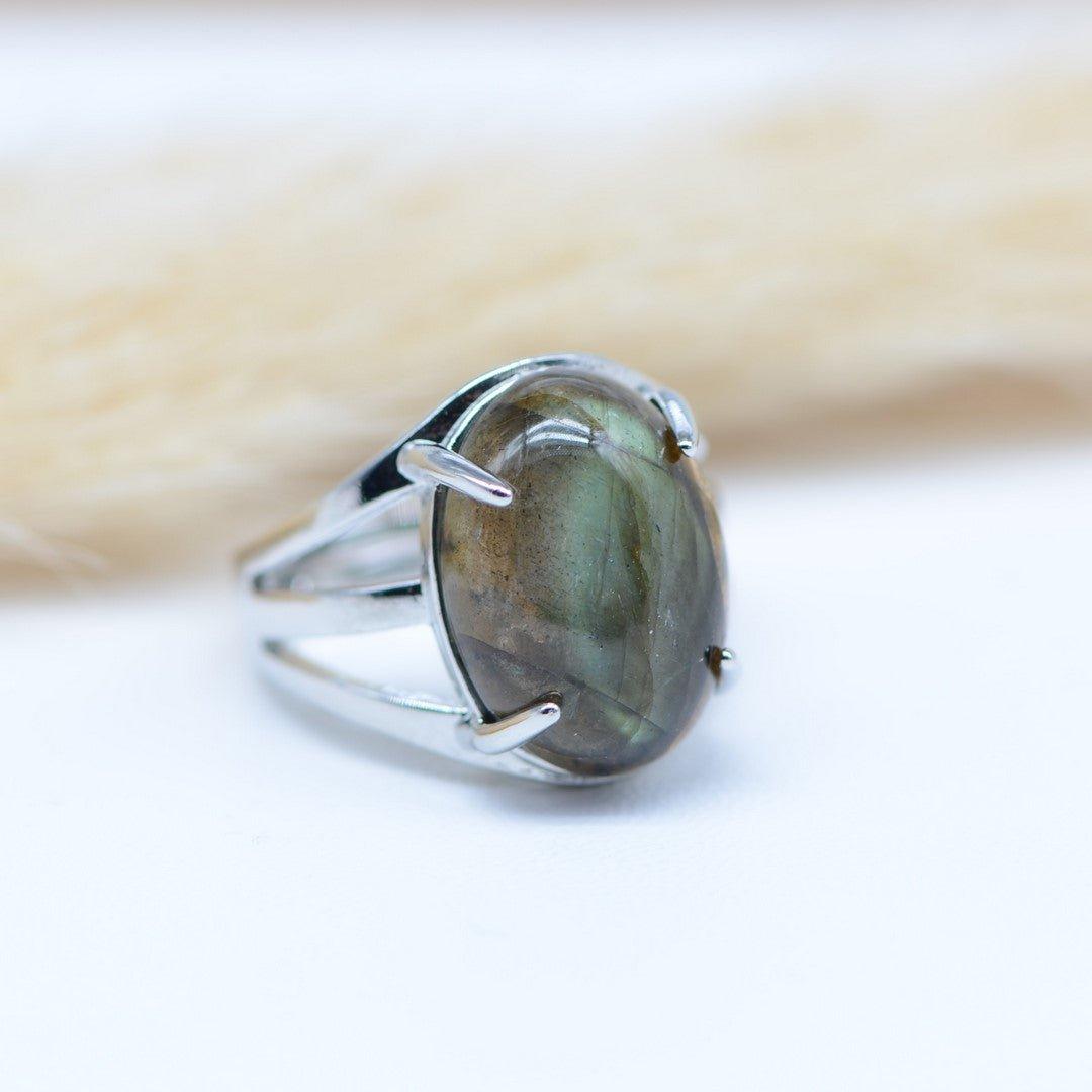 Bague "Protection" Cabochon ovale en Labradorite (réglable) - lespierresdubienetre