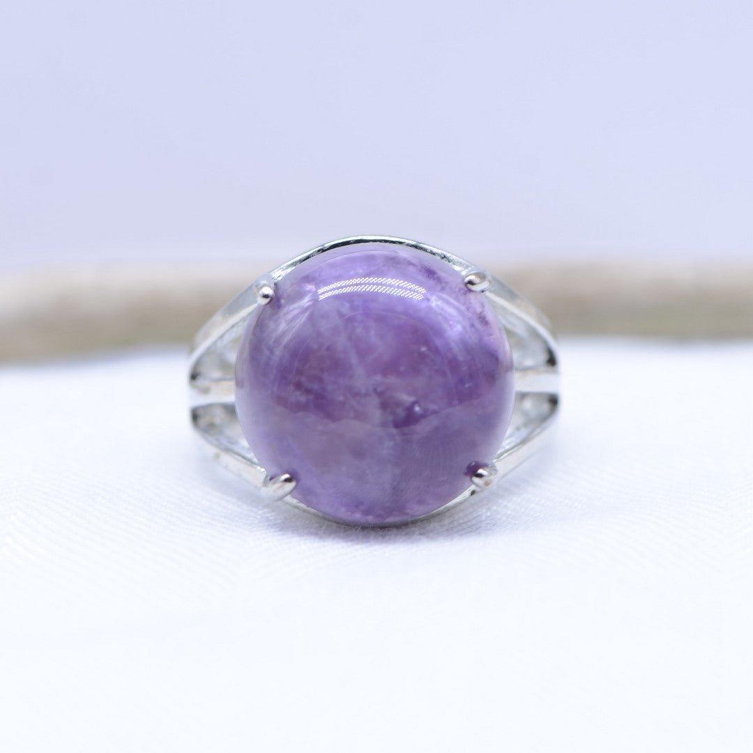 Bague "Sagesse" Cabochon ronde en Améthyste (réglable) - lespierresdubienetre