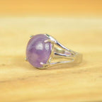Bague "Sagesse" Cabochon ronde en Améthyste (réglable) - lespierresdubienetre