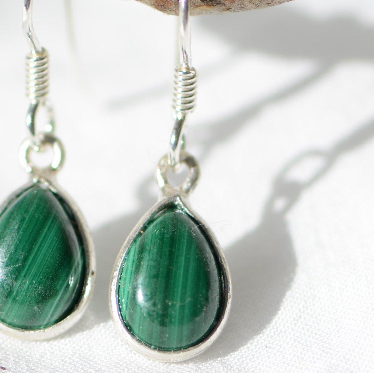 Boucles d'oreilles "Paix" en Malachite Goutte (Argent 925) - lespierresdubienetre