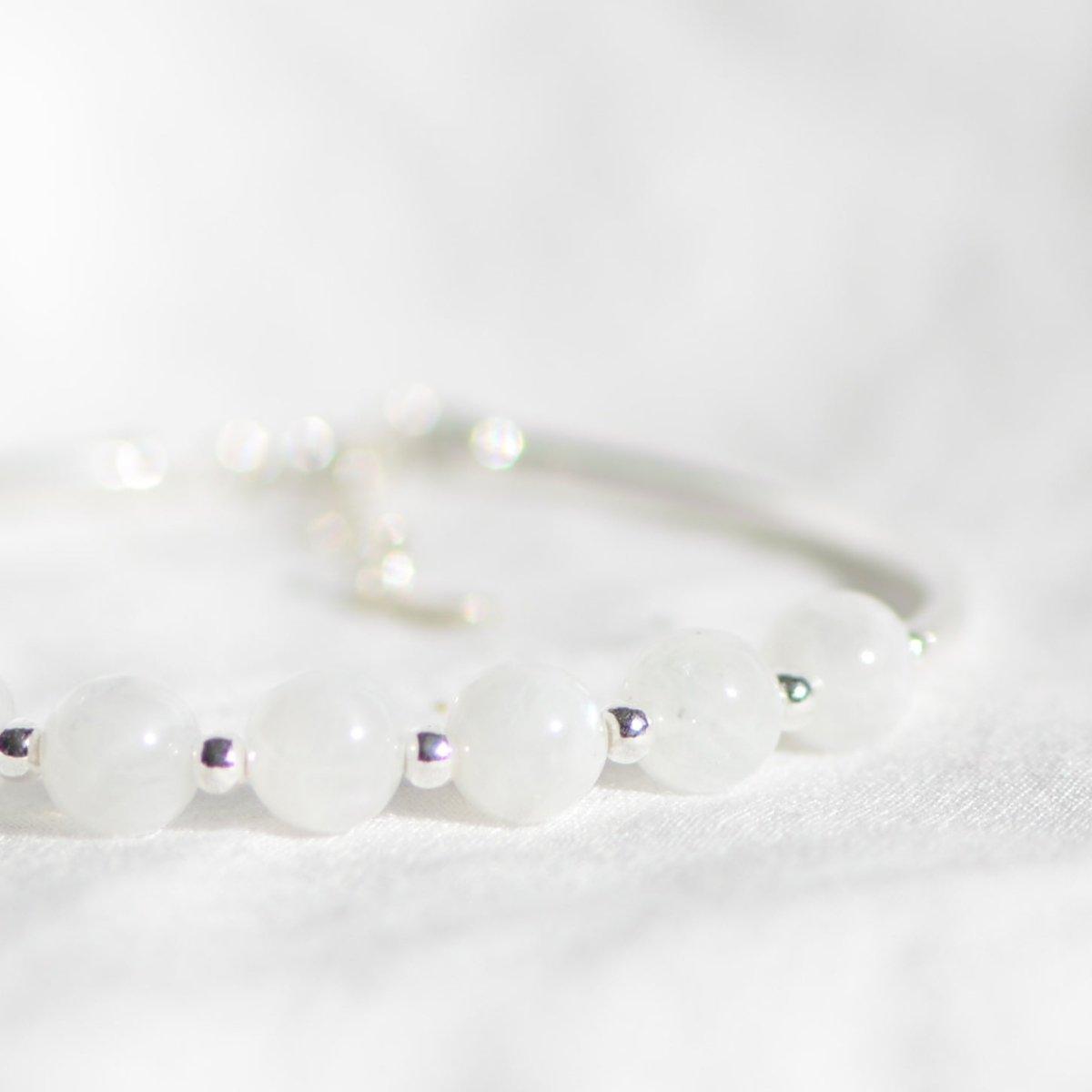 Bracelet "Féminité" en Pierre de Lune & Argent 925 - Pièce Bijouterie - lespierresdubienetre