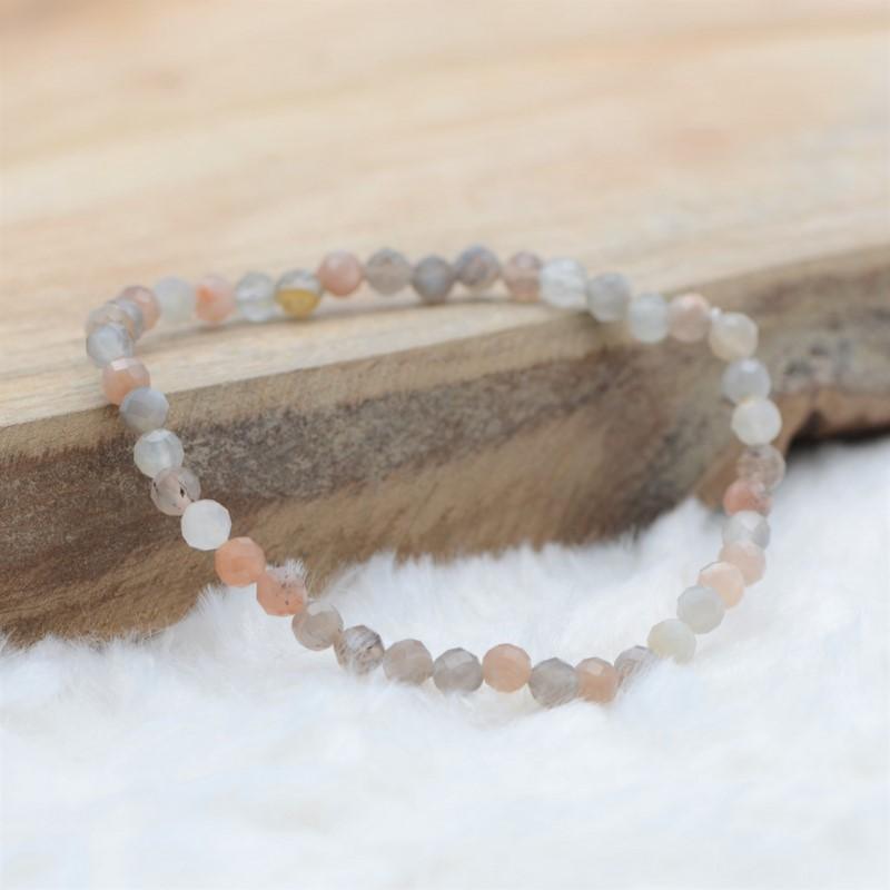 Bracelet "Féminité" en Pierre de Lune multicolore à facettes - lespierresdubienetre