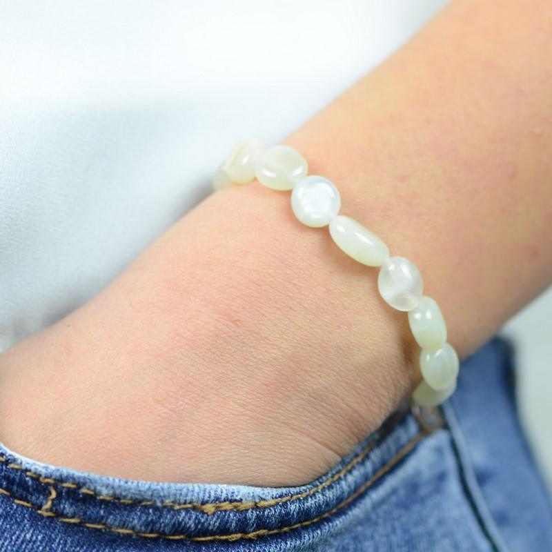 Bracelet roulé "Féminité" en Pierre de Lune - lespierresdubienetre