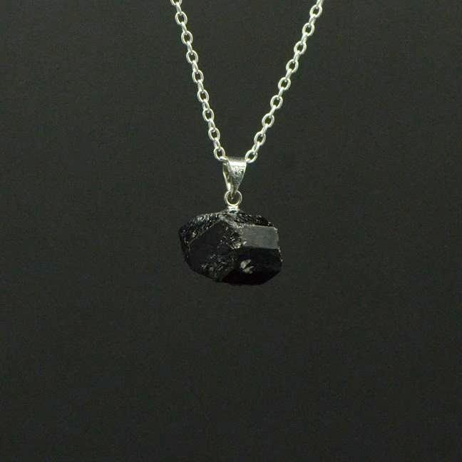 Pendentif "Absorption" en Tourmaline Noire Brut - lespierresdubienetre