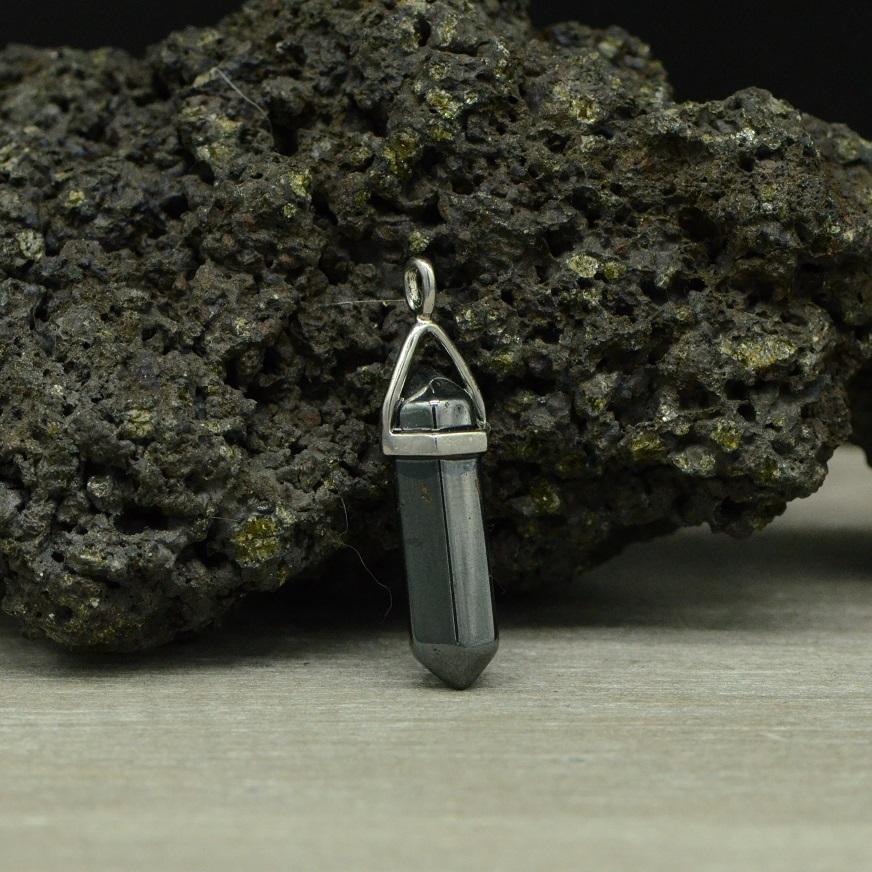 Pendentif "Dissipation" en Hématite Pointe - lespierresdubienetre