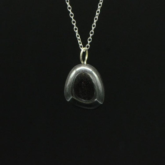 Pendentif "Dissipation" Roulé en Hématite - lespierresdubienetre