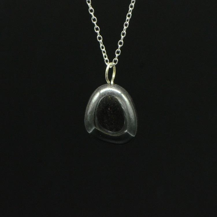 Pendentif "Dissipation" Roulé en Hématite - lespierresdubienetre