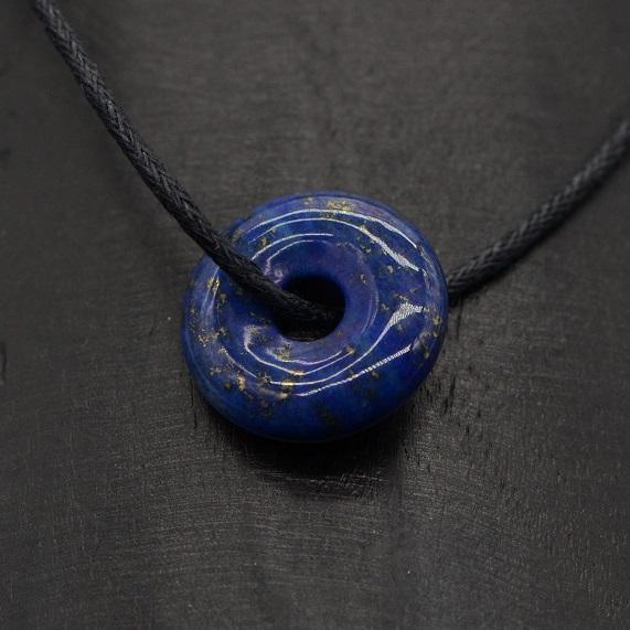 Pendentif Donut "Contrôle" en Lapis Lazuli - lespierresdubienetre