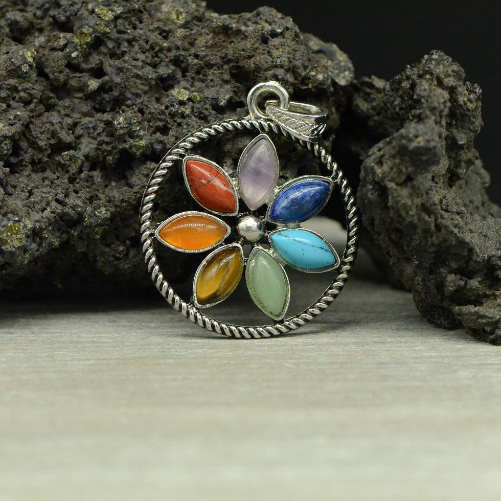 Pendentif "Fleurs des champs" 7 chakras - lespierresdubienetre