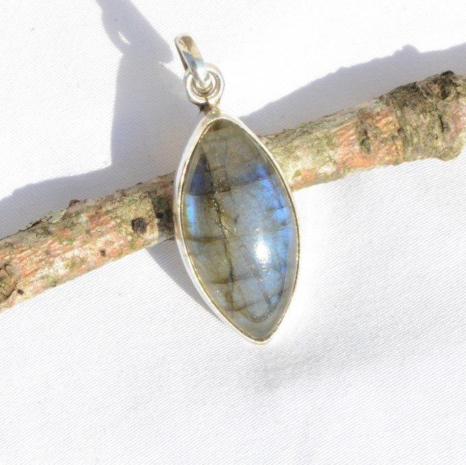 Pendentif "Protection" en Labradorite Ref : Lab18 - lespierresdubienetre