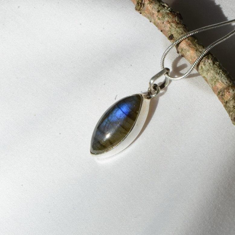 Pendentif "Protection" en Labradorite Ref : Lab18 - lespierresdubienetre